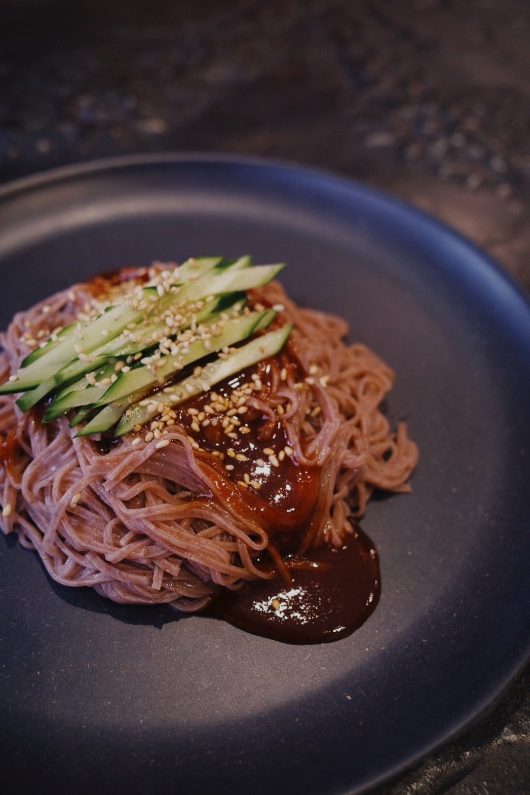 玄米麺の調理例：ジャージャー麺風